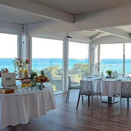 Cote Thalasso & Marin 4* בניולס-סור-מר